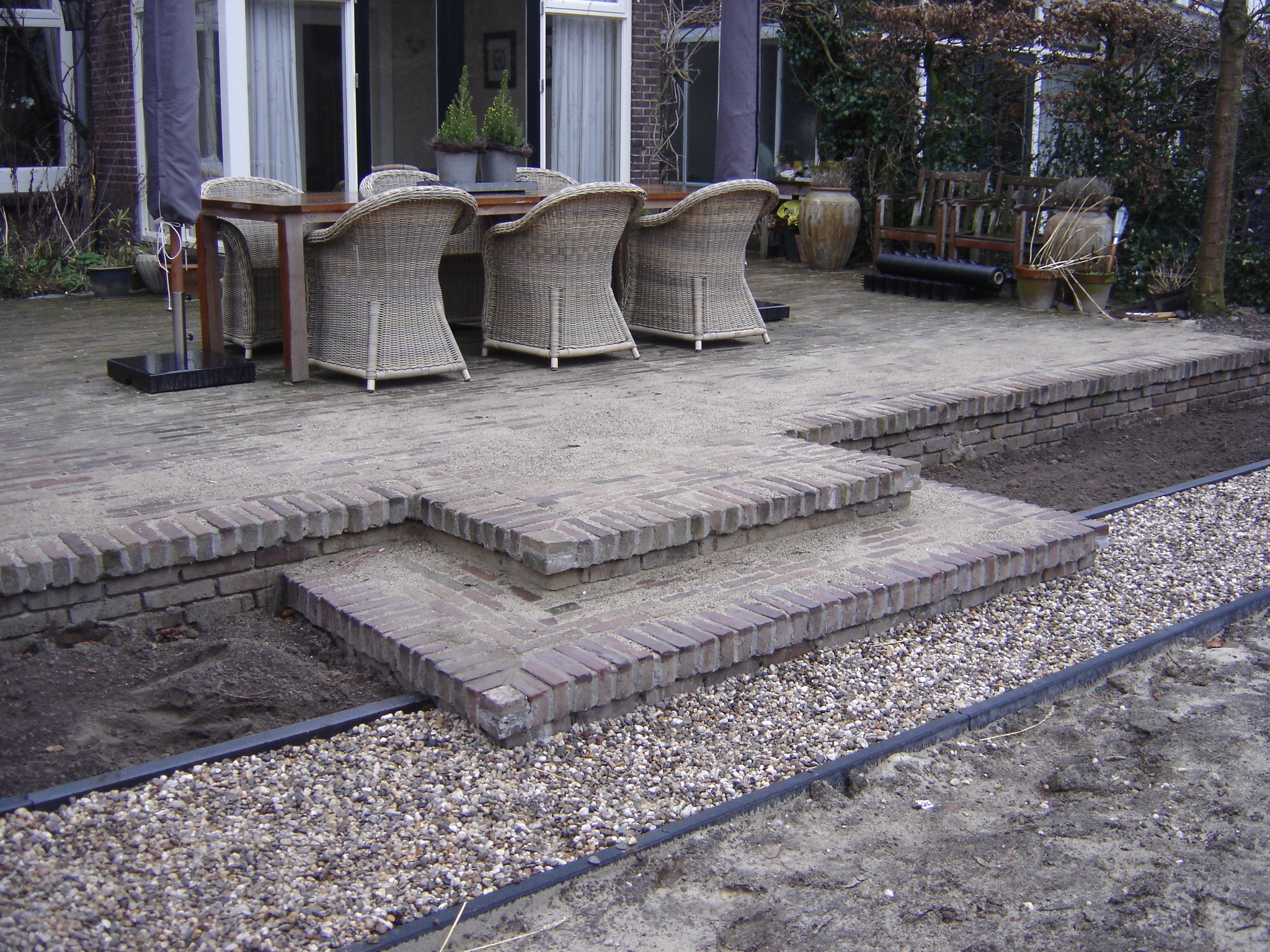 Verhoogd terras met trap